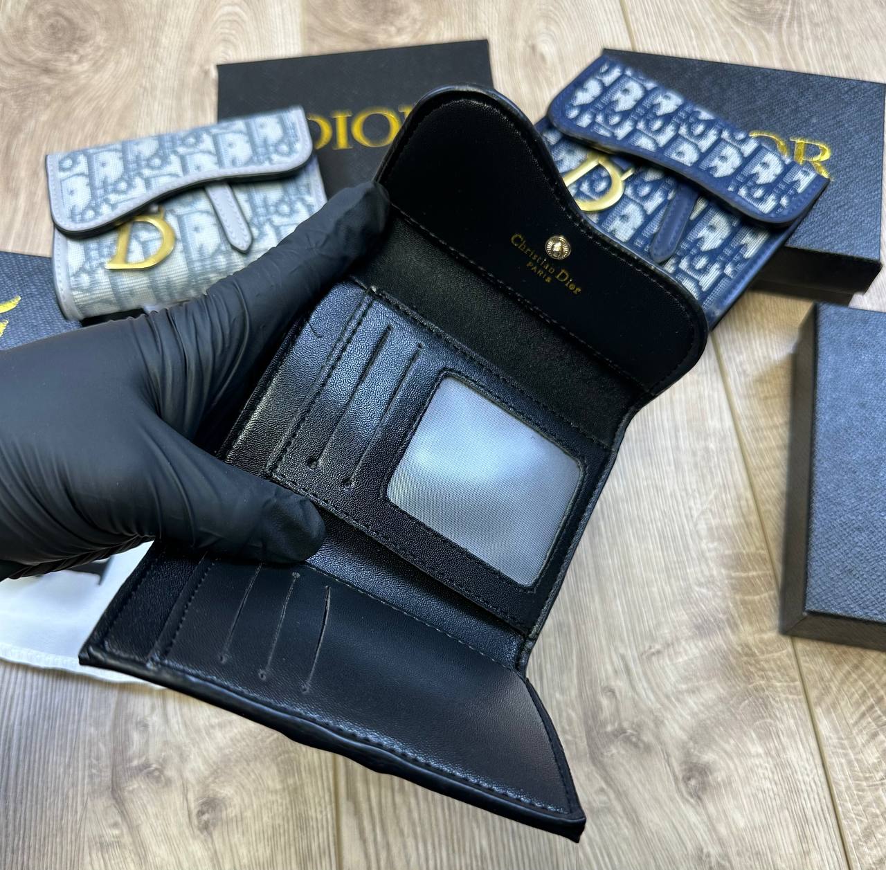 Dio men’s Wallet Comes with boxes to0208