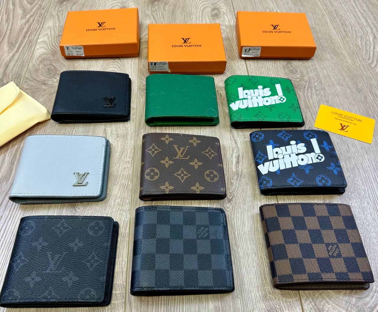 LV men’s Wallet Comes with boxes to0408