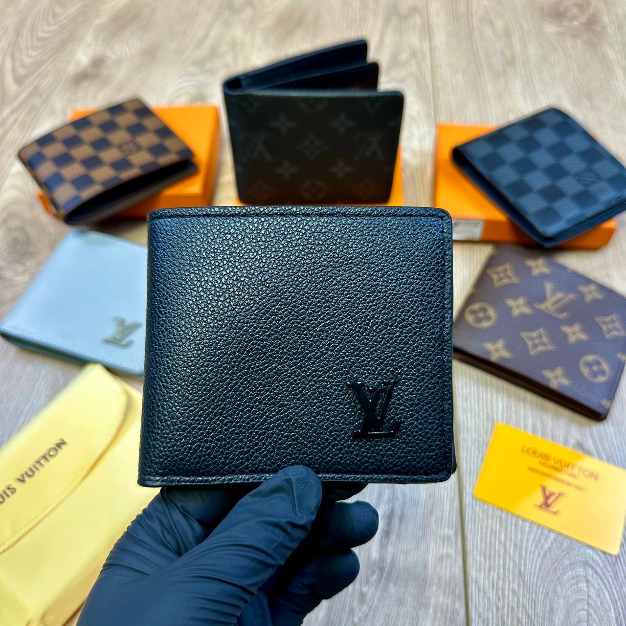 LV men’s Wallet Comes with boxes to0408