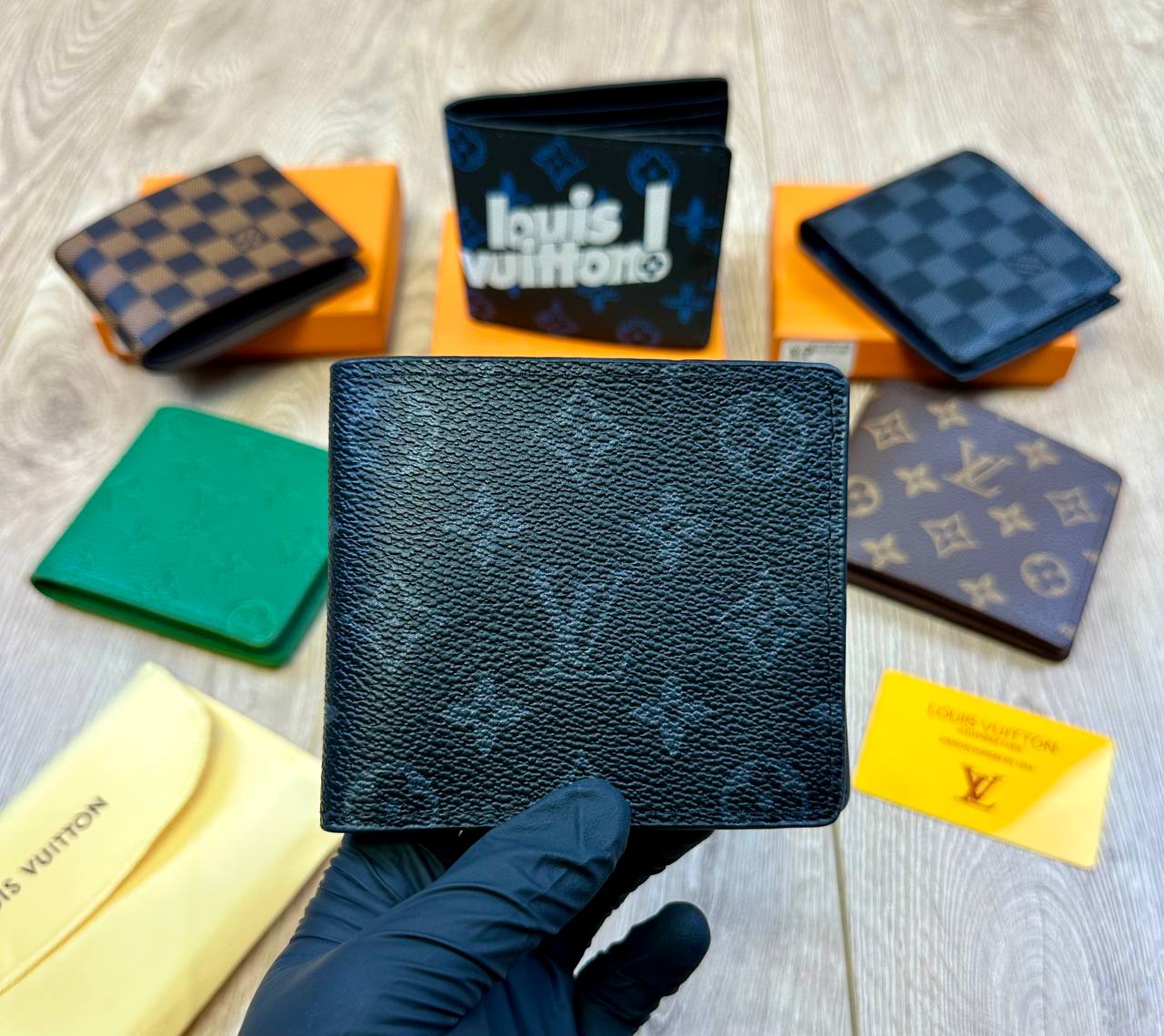 LV men’s Wallet Comes with boxes to0408
