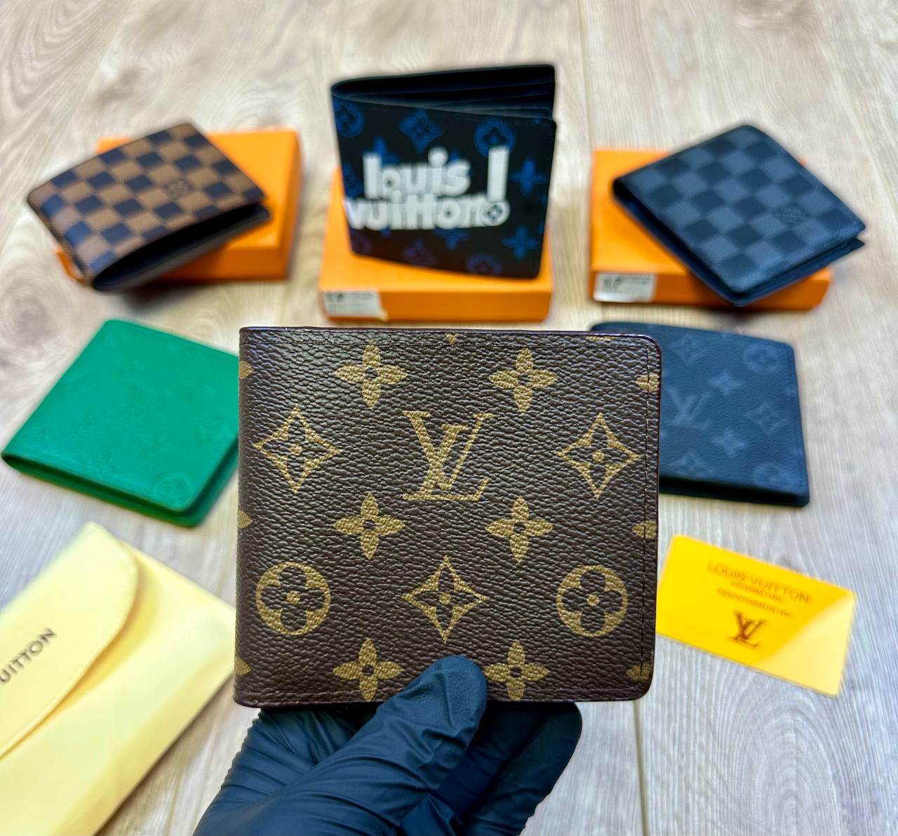 LV men’s Wallet Comes with boxes to0408