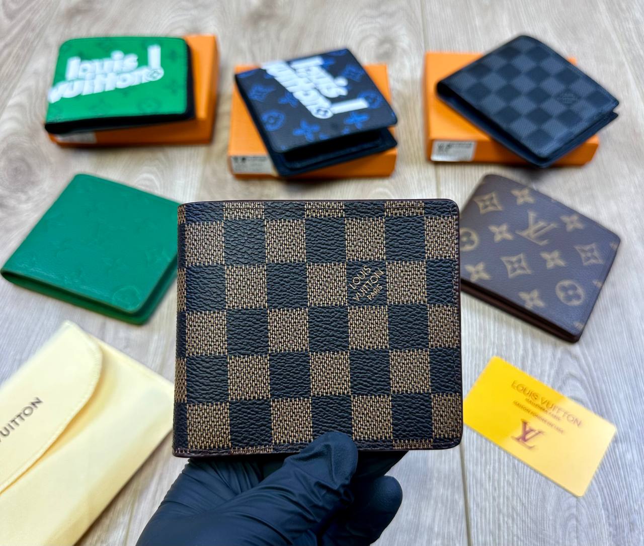 LV men’s Wallet Comes with boxes to0408
