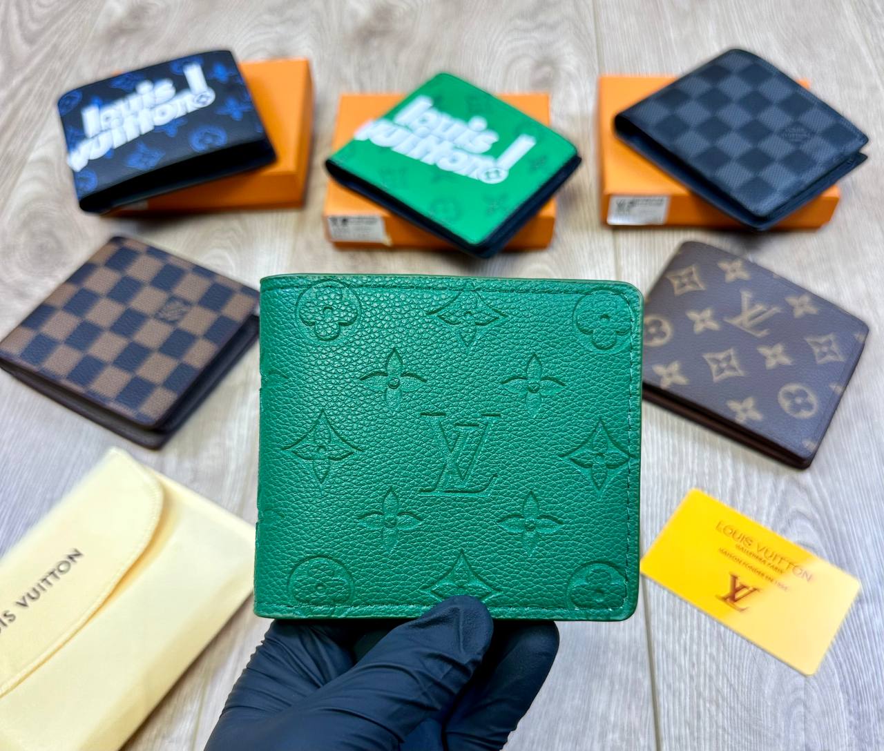 LV men’s Wallet Comes with boxes to0408