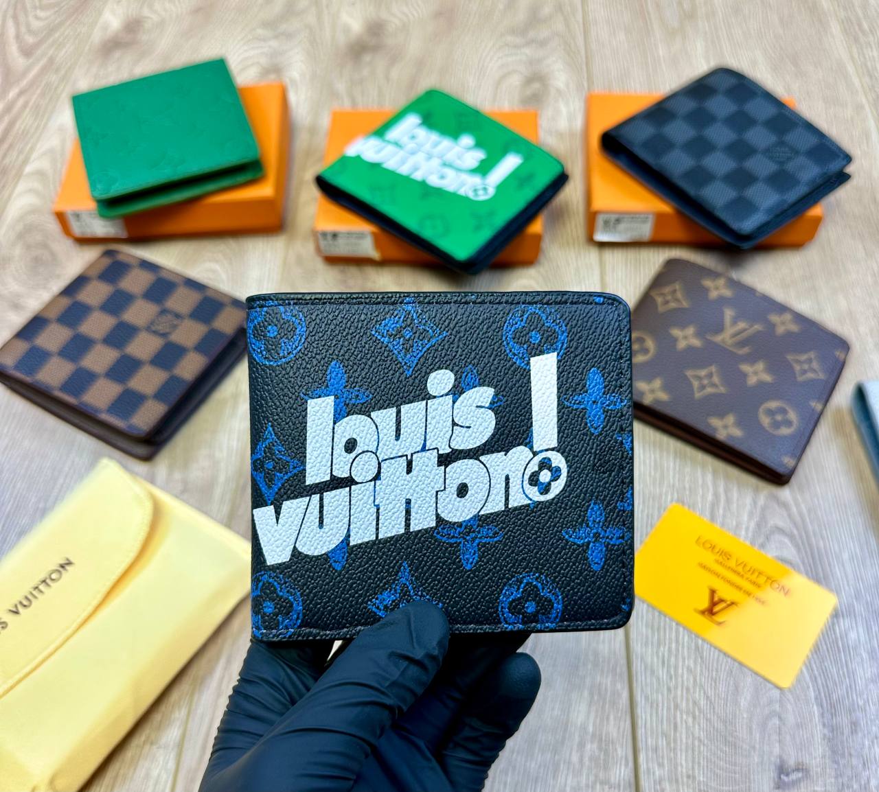 LV men’s Wallet Comes with boxes to0408