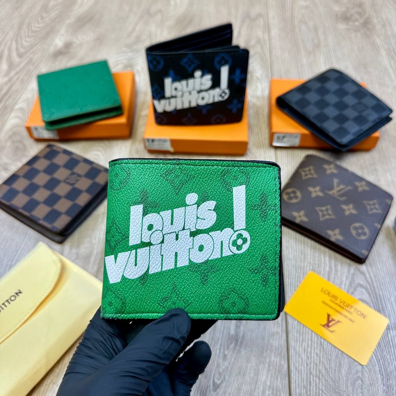 LV men’s Wallet Comes with boxes to0408