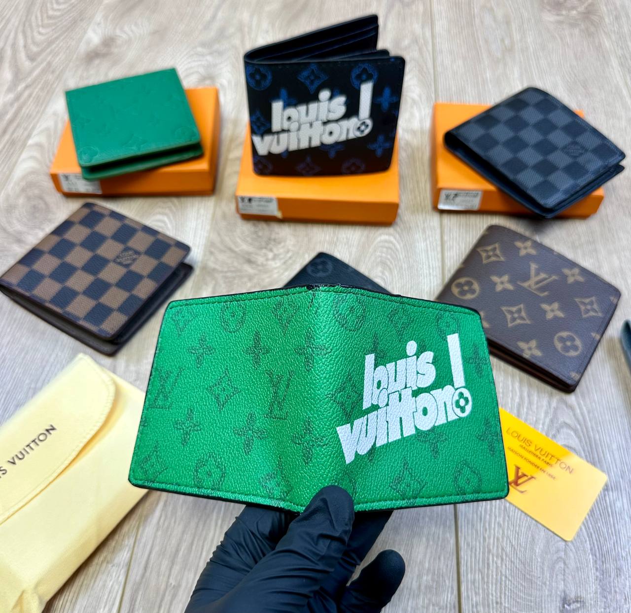 LV men’s Wallet Comes with boxes to0408