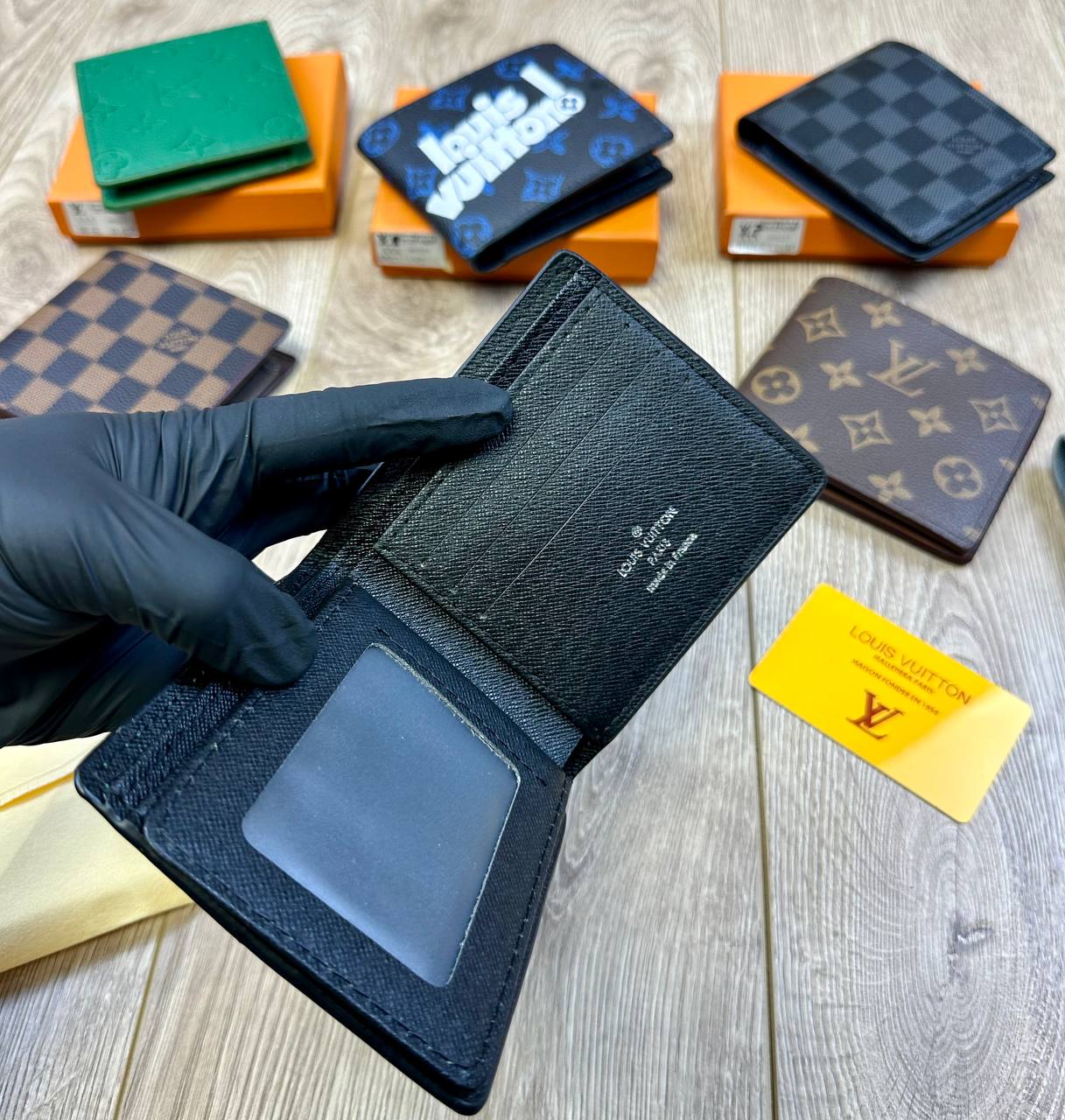 LV men’s Wallet Comes with boxes to0408
