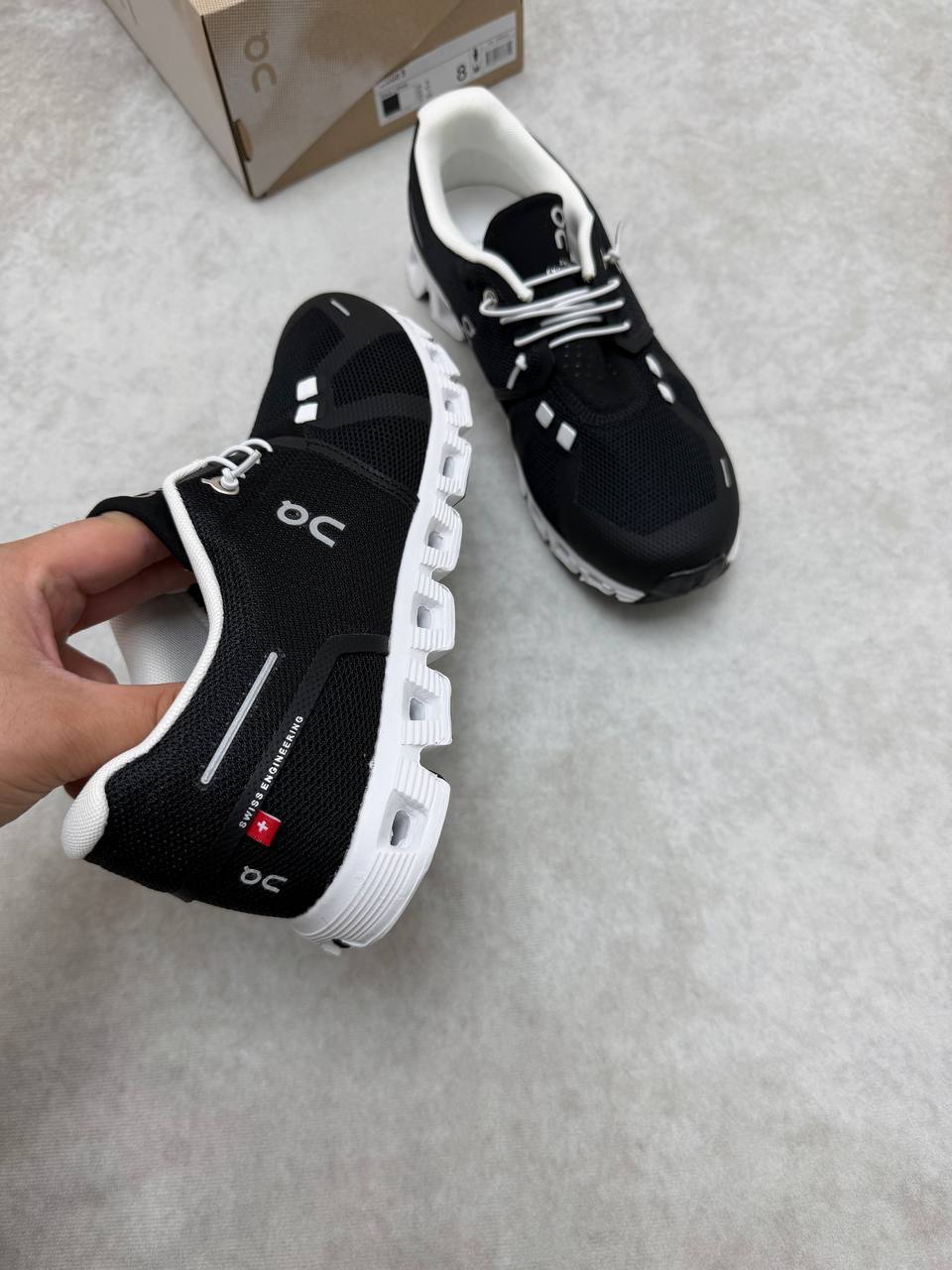 MENS ON CLOUD TRAINERS am0408