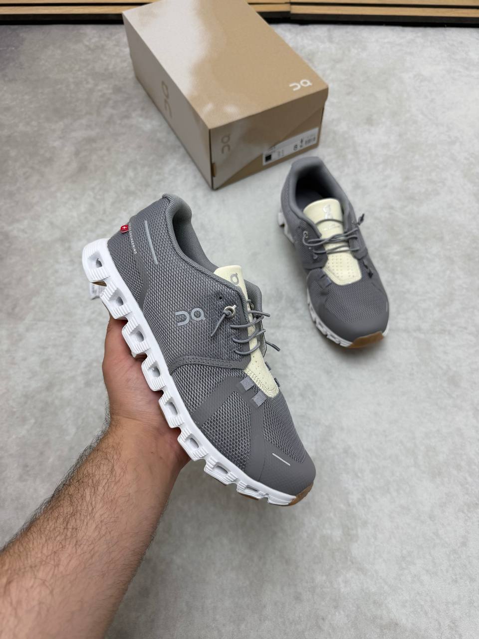 MENS ON CLOUD TRAINERS am0408