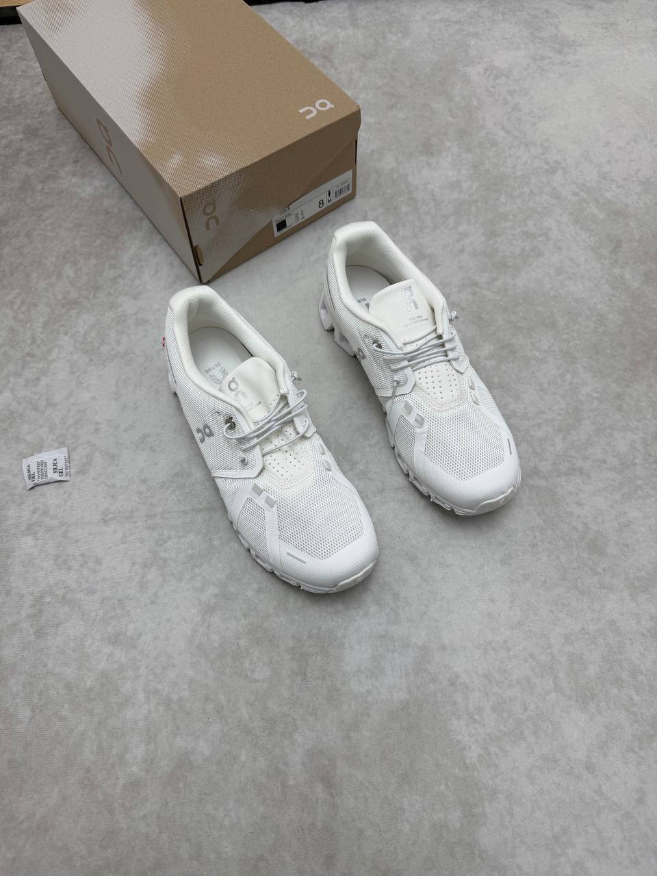 MENS ON CLOUD TRAINERS am0408