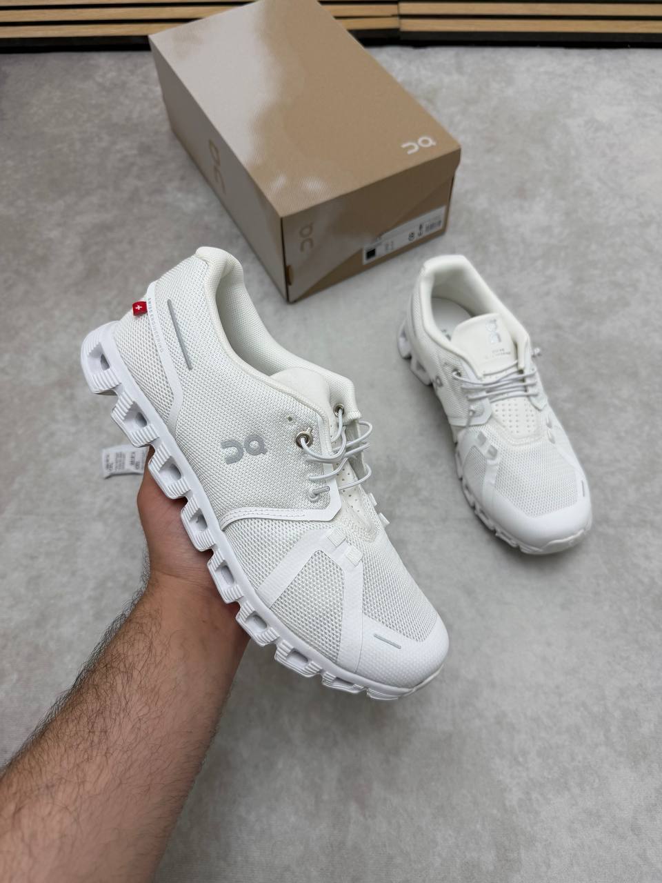 MENS ON CLOUD TRAINERS am0408