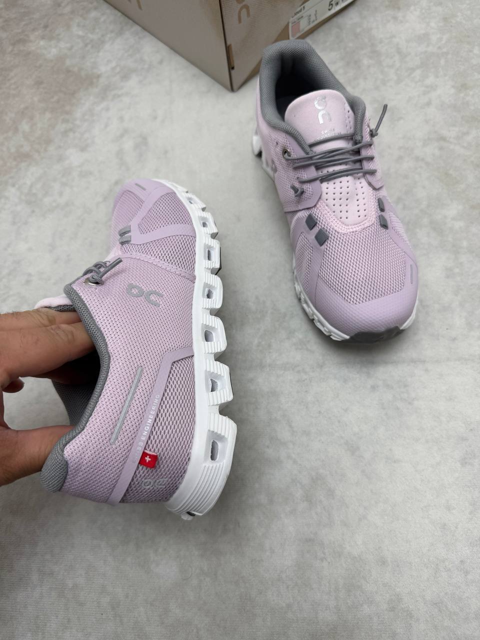 WOMENS ON CLOUD TRAINERS am0408