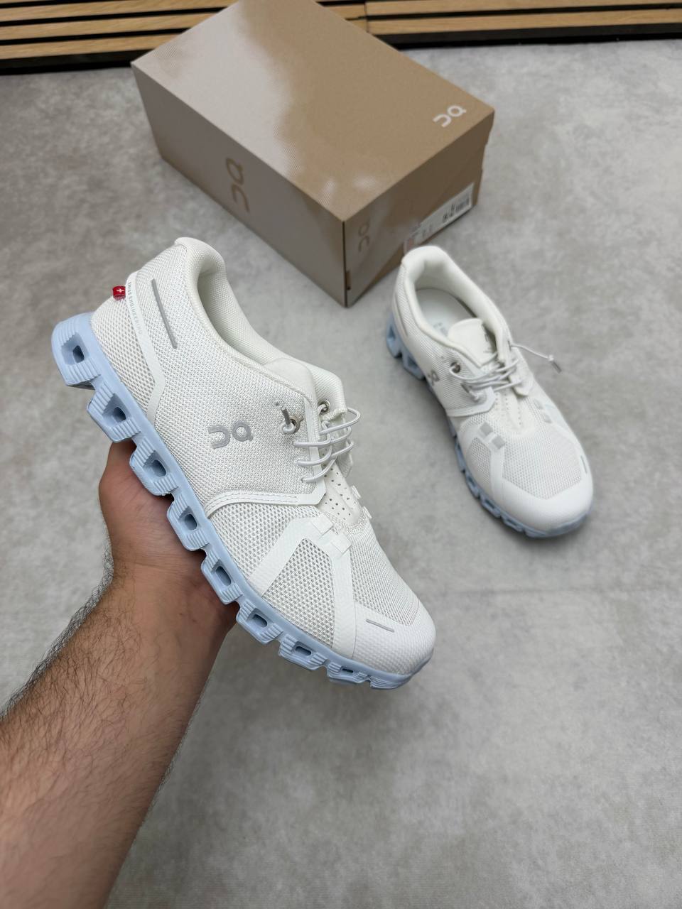 WOMENS ON CLOUD TRAINERS am0408