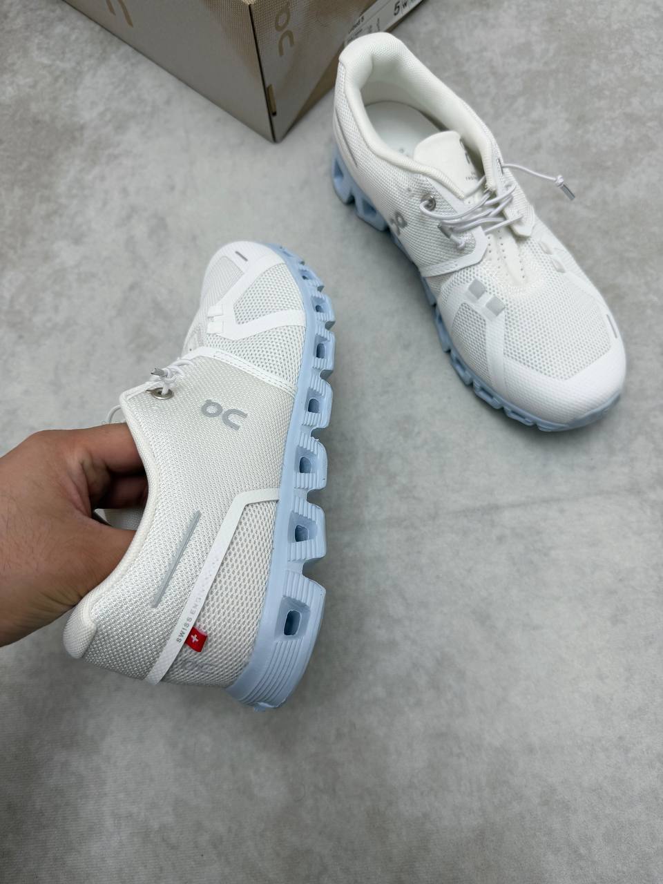 WOMENS ON CLOUD TRAINERS am0408