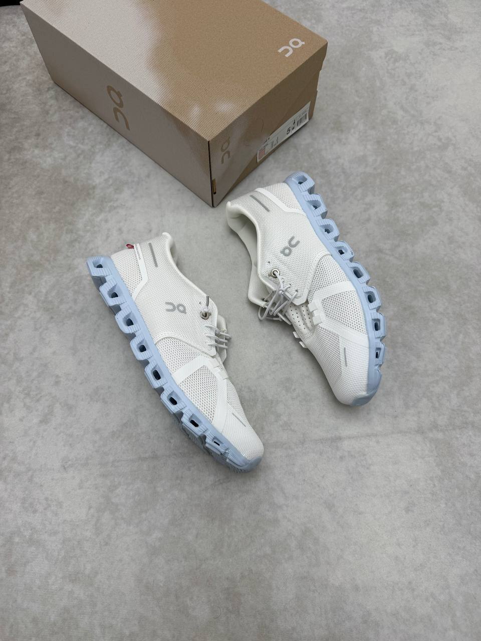 WOMENS ON CLOUD TRAINERS am0408