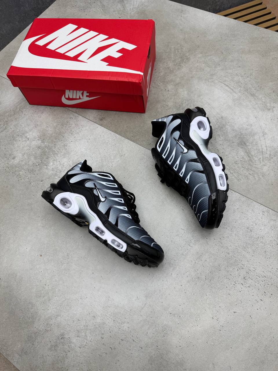 MENS NIK AIR MAX TN COME WITH BOX ETC am0708