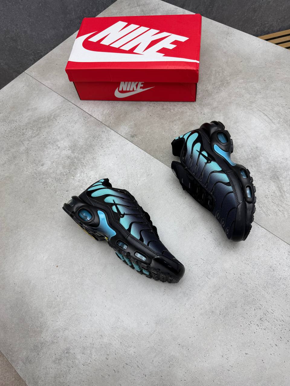 MENS NIK AIR MAX TN COME WITH BOX ETC am0708