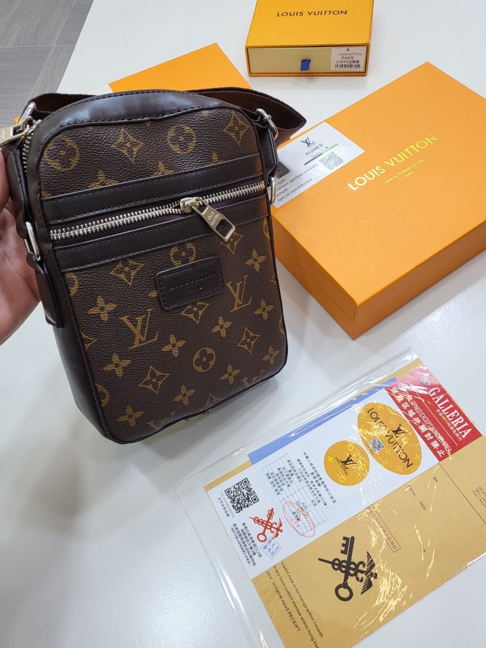 QUALITY LOUI VUITTO  MESSENGER BAG ak0808