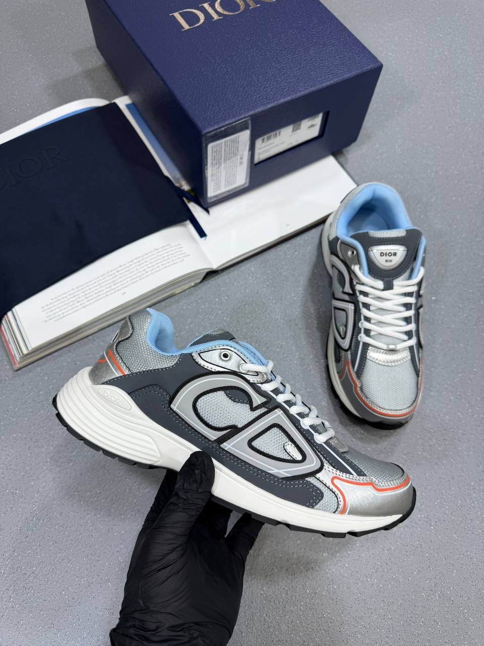 HIGH END DIR B30 WITH EXTRA LACES AND FULL PACKAGING su0109