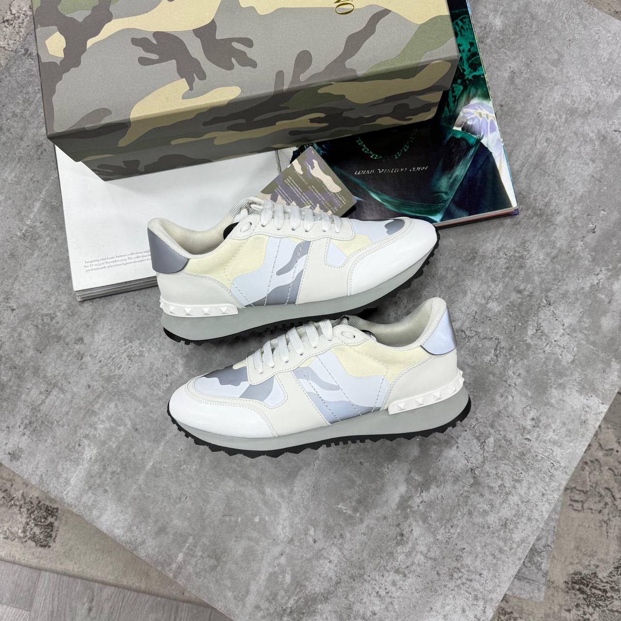 HIGH END VALENTINO JUST ARRIVED jay3108