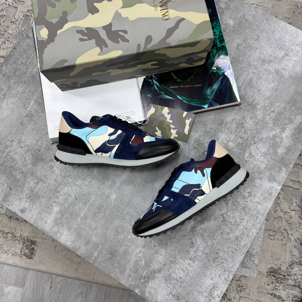 HIGH END VALENTINO JUST ARRIVED jay3108