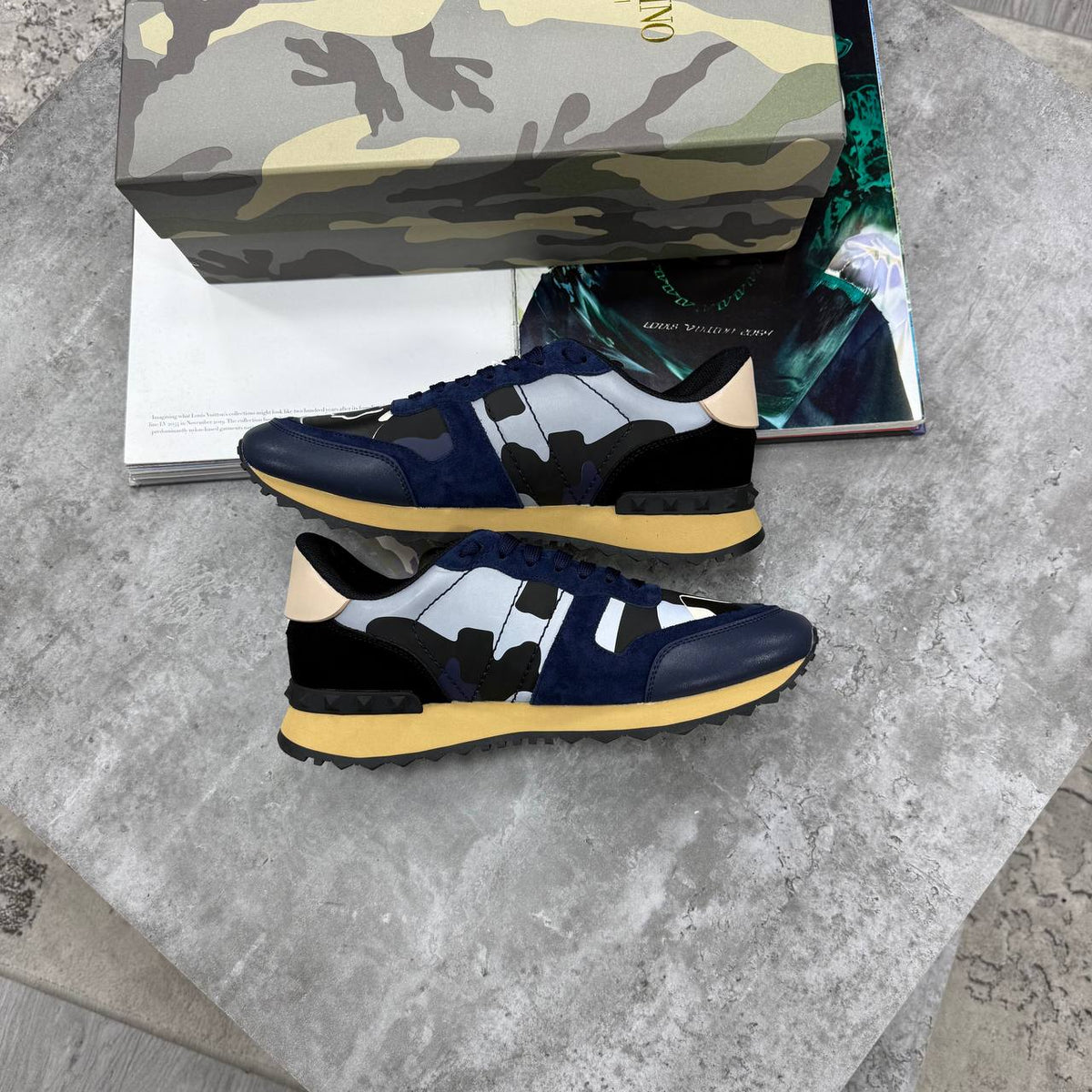 HIGH END VALENTINO JUST ARRIVED jay3108