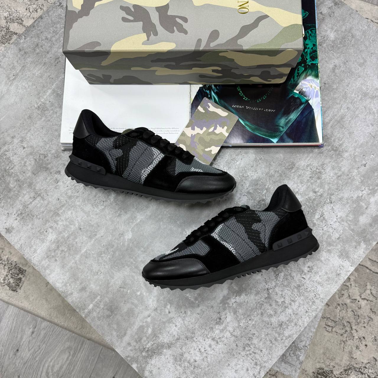 HIGH END VALENTINO JUST ARRIVED jay3108