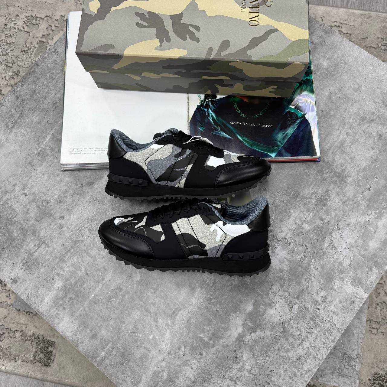 HIGH END VALENTINO JUST ARRIVED jay3108