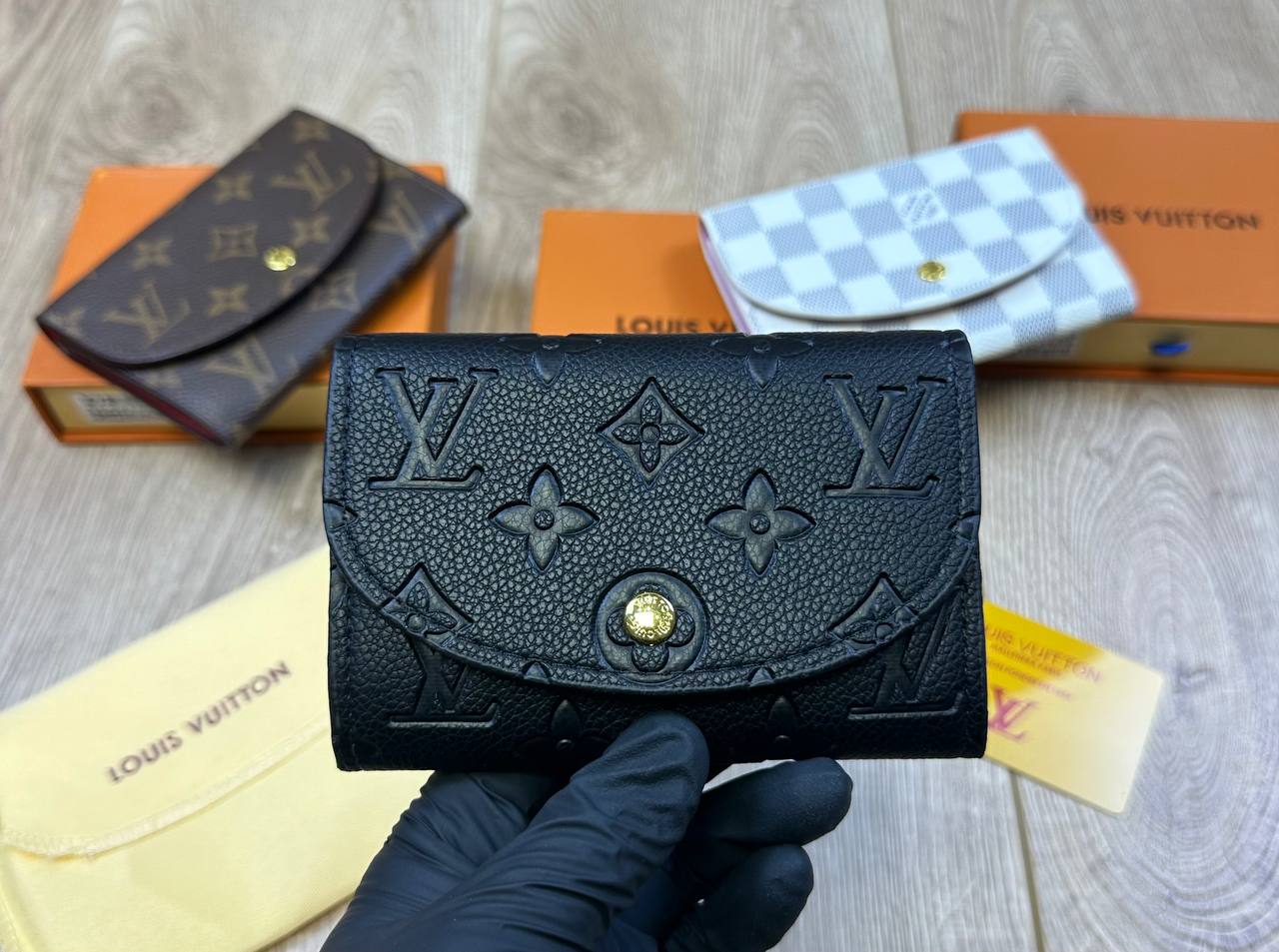 LV Women Wallet Comes with boxes to1008