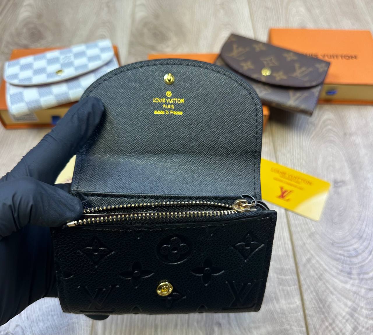 LV Women Wallet Comes with boxes to1008
