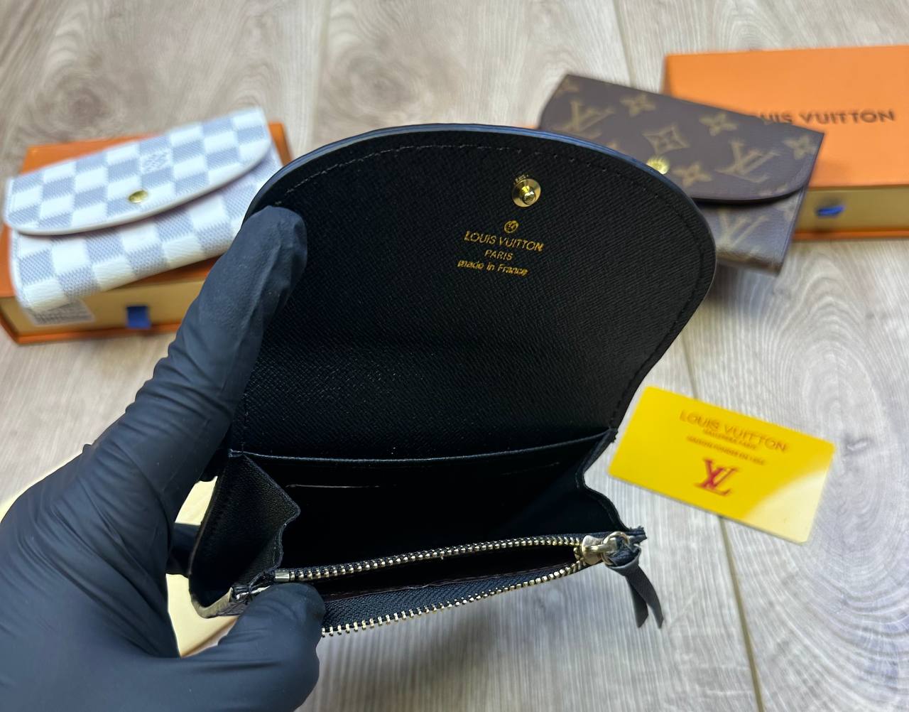 LV Women Wallet Comes with boxes to1008