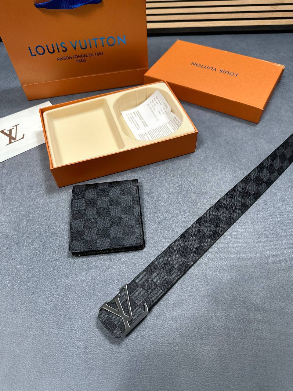 Loui Vuitton  BELT AND WALLET SET am0909