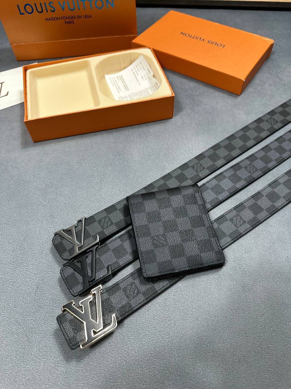 Loui Vuitton  BELT AND WALLET SET am0909