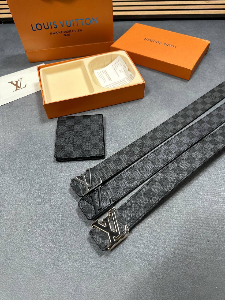Loui Vuitton  BELT AND WALLET SET am0909