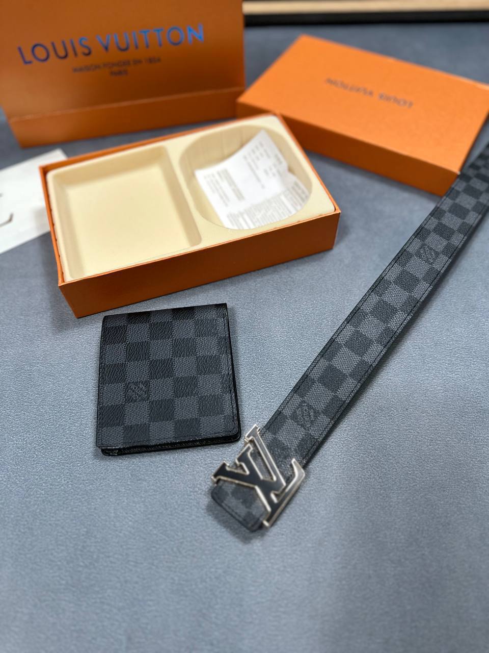 Loui Vuitton  BELT AND WALLET SET am0909