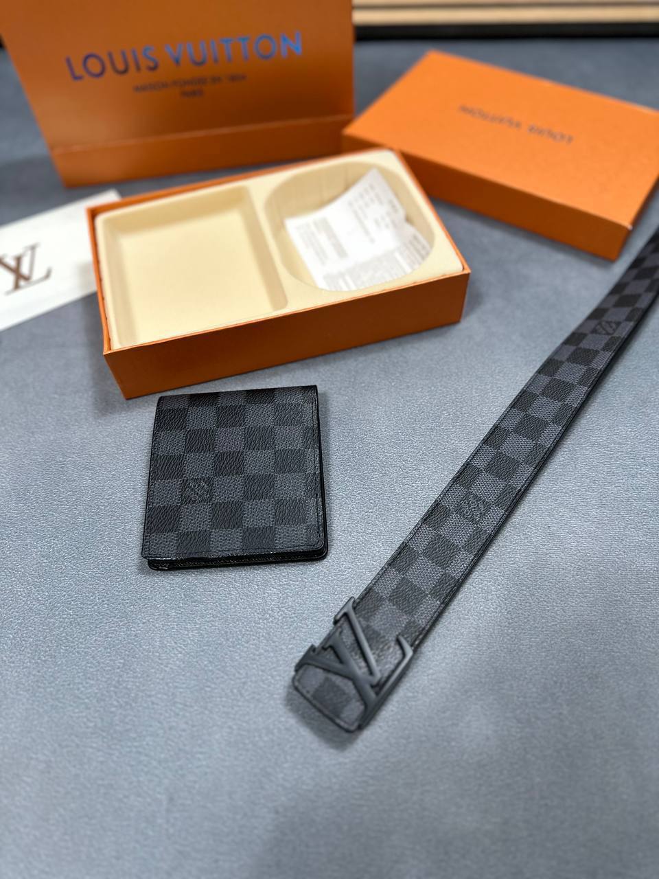 Loui Vuitton  BELT AND WALLET SET am0909